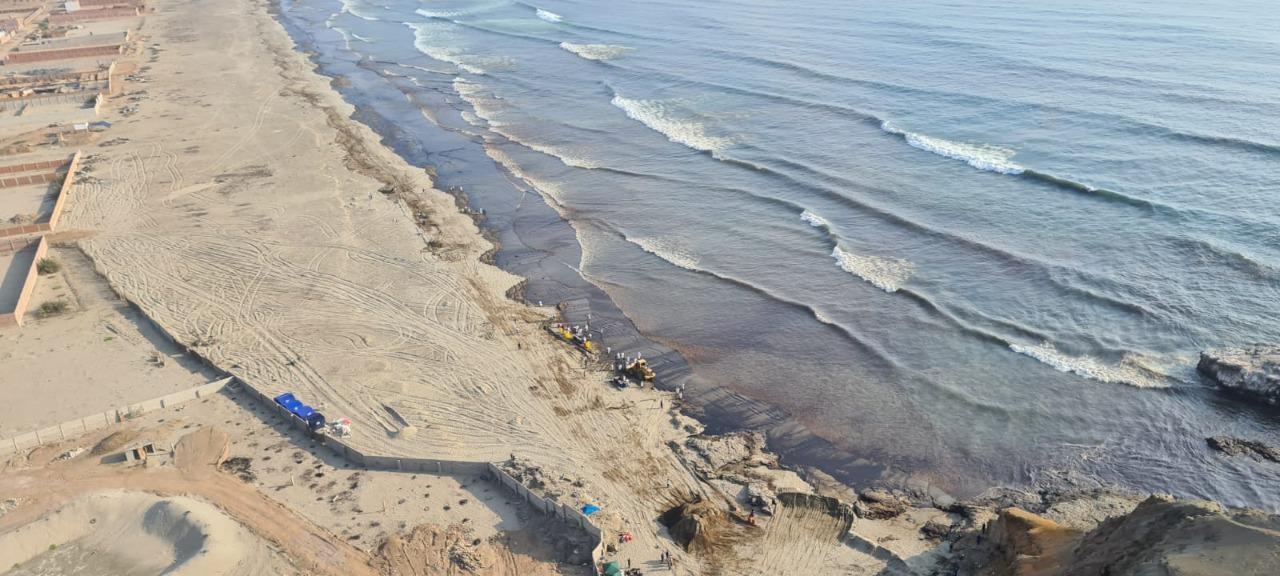 $!Así luce el mar de Lima por el derrame de petróleo de la Refinería La Pampilla.