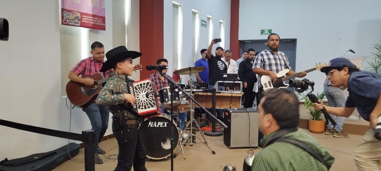 $!Diego, el niño de Angostura que brilla al tocar el acordeón