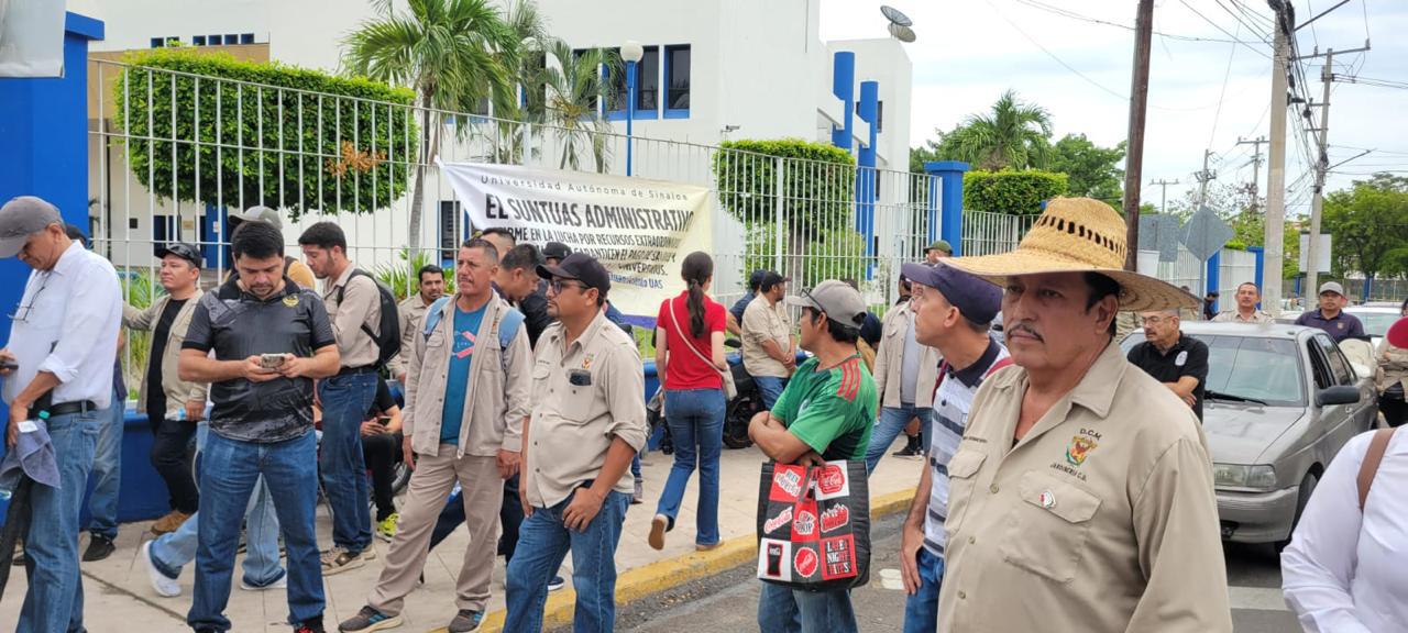 $!Paraliza la UAS labores en todo el Estado; exigen el pago de salarios y recursos federales