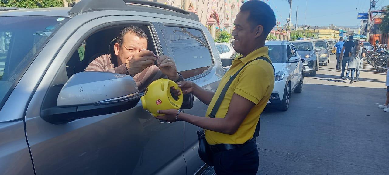 $!Realizan boteo pro Teletón en Escuinapa