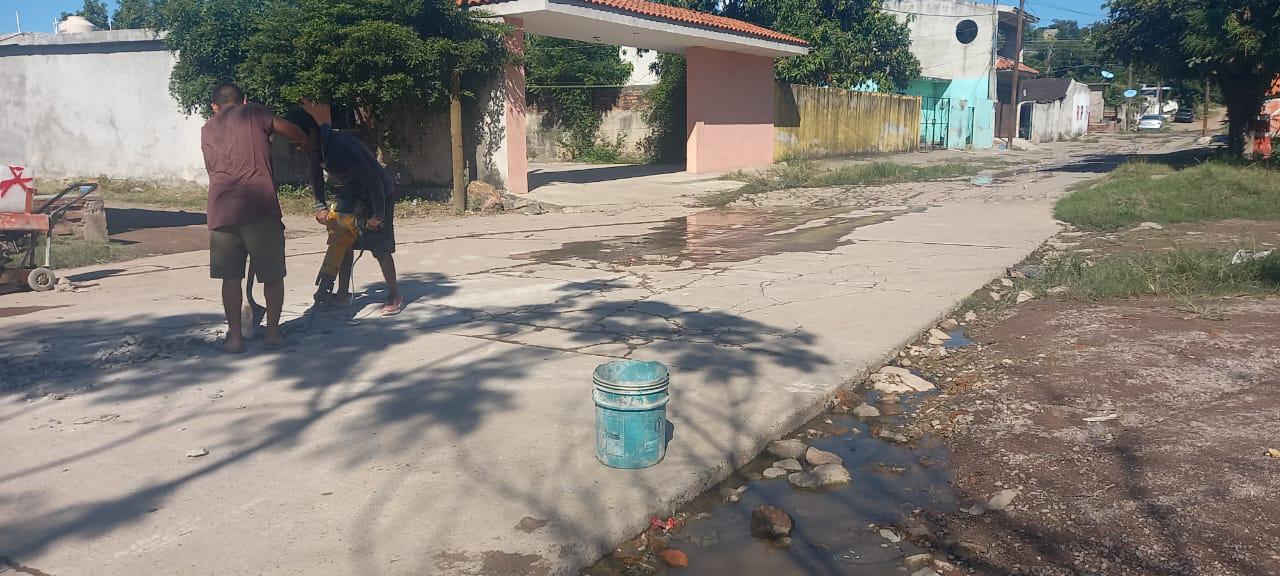 $!Arranca rehabilitación de drenaje en colonia de Escuinapa