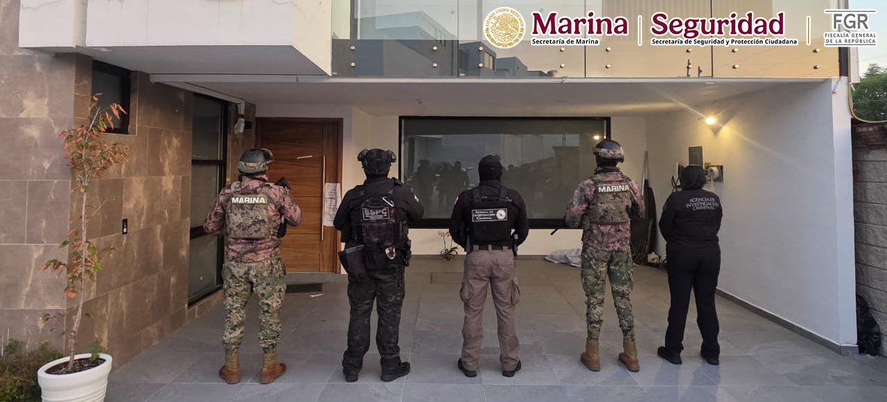 $!Cae en Puebla presunto líder de célula criminal de Acapulco; aseguran 39 vehículos, incluyendo de alta gama