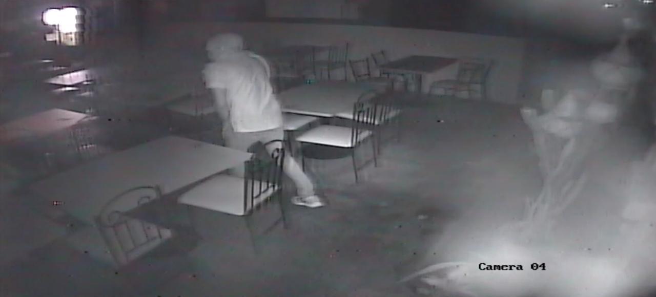 $!Roban y vandalizan local donde horas antes se reunieron comerciantes y Secretario de Seguridad de Culiacán