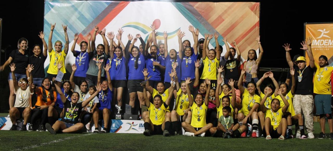 $!Toros Mazatlán ‘A’ y Leonas D’portenis se coronan en la Liga de Futbol Imdem Femenil