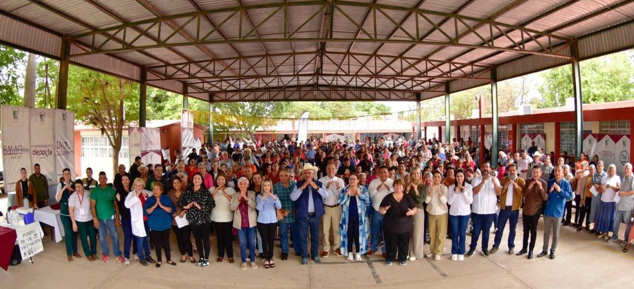 $!Durante la Caravana del Bienestar, vecinos de Compuertas piden reparación del cárcamo y alumbrado público