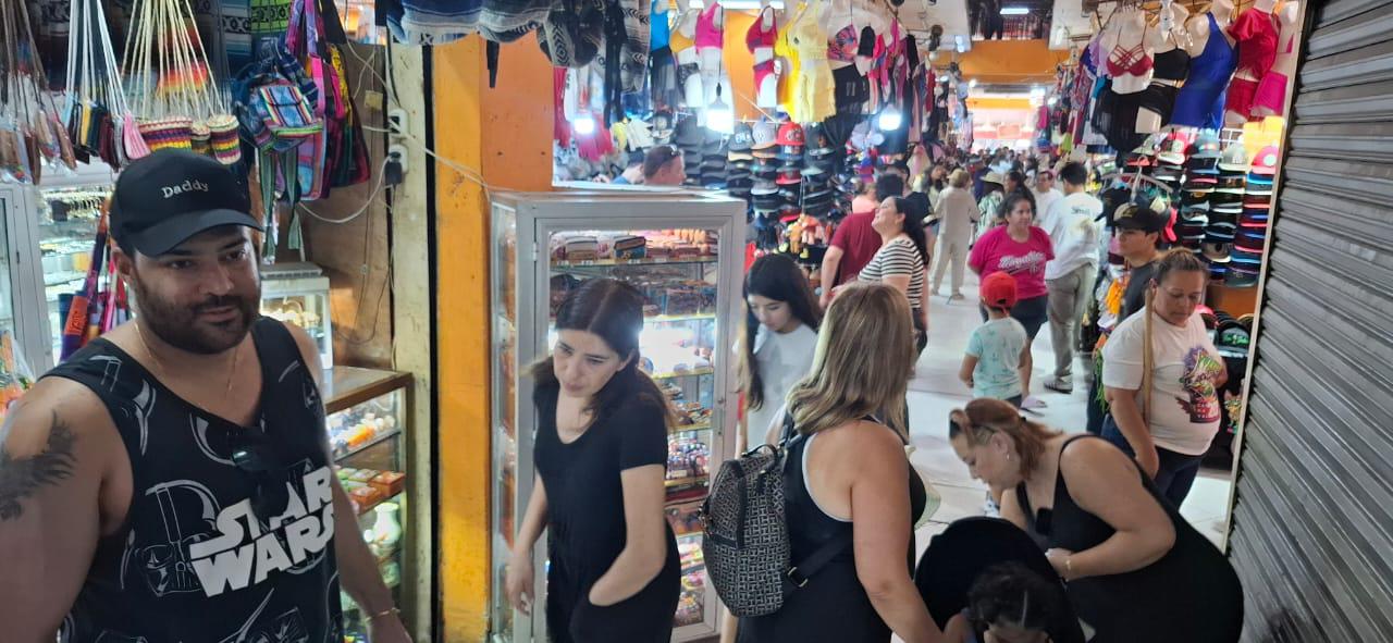 $!Mazatlán tiene un fin de semana con abundante flujo de turistas nacionales y extranjeros