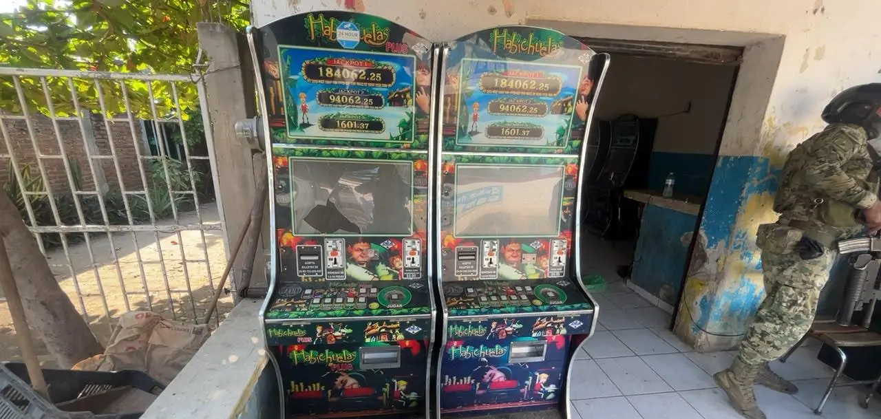 $!Detiene la Marina a 3 jóvenes armados en la zona hotelera de Mazatlán