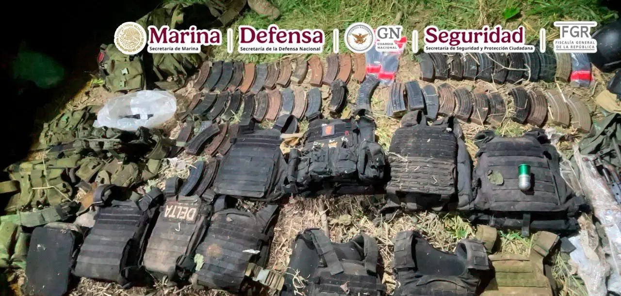 $!Detienen a 8 y aseguran 33 armas largas, vehículos y explosivos en Sinaloa