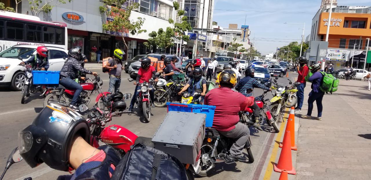 $!Repartidores de comida exigen un alto a abusos de Tránsito Municipal en Culiacán