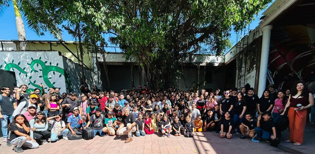 $!En Mazatlán, el festival abre con la Orquesta Escuela “Paseo del Centenario”, el Coro “Voces del Mar”, el grupo folclórico de Cultura y la Banda de la III Región Militar.