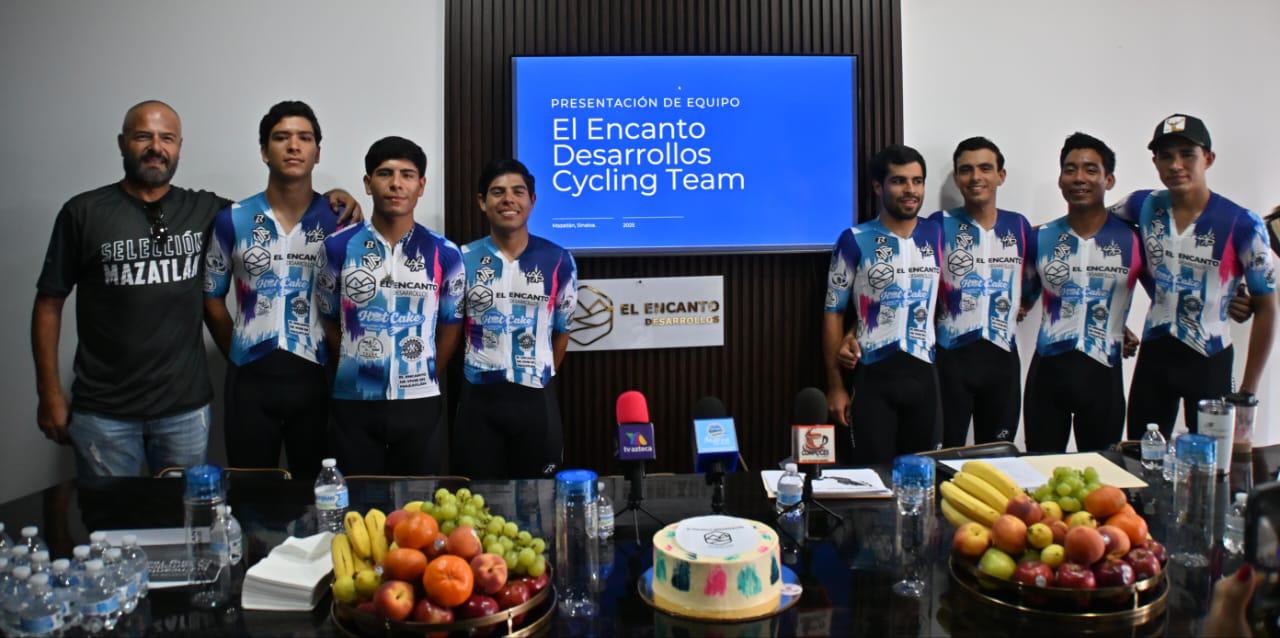 $!Mazatlán vibra con la Tercera Carrera Pata Salada y presenta nuevo equipo profesional de ciclismo