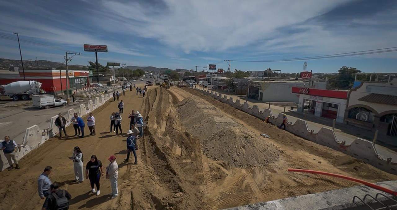 $!Realiza Rocha visita sorpresa a Mazatlán; recorre de nuevo el puente de la Colosio y el mercado Pino Suárez