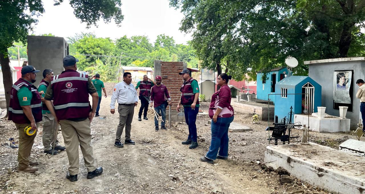 $!Por el Día de Muertos, Protección Civil ‘señaliza’ áreas de riesgo en panteones de Culiacán