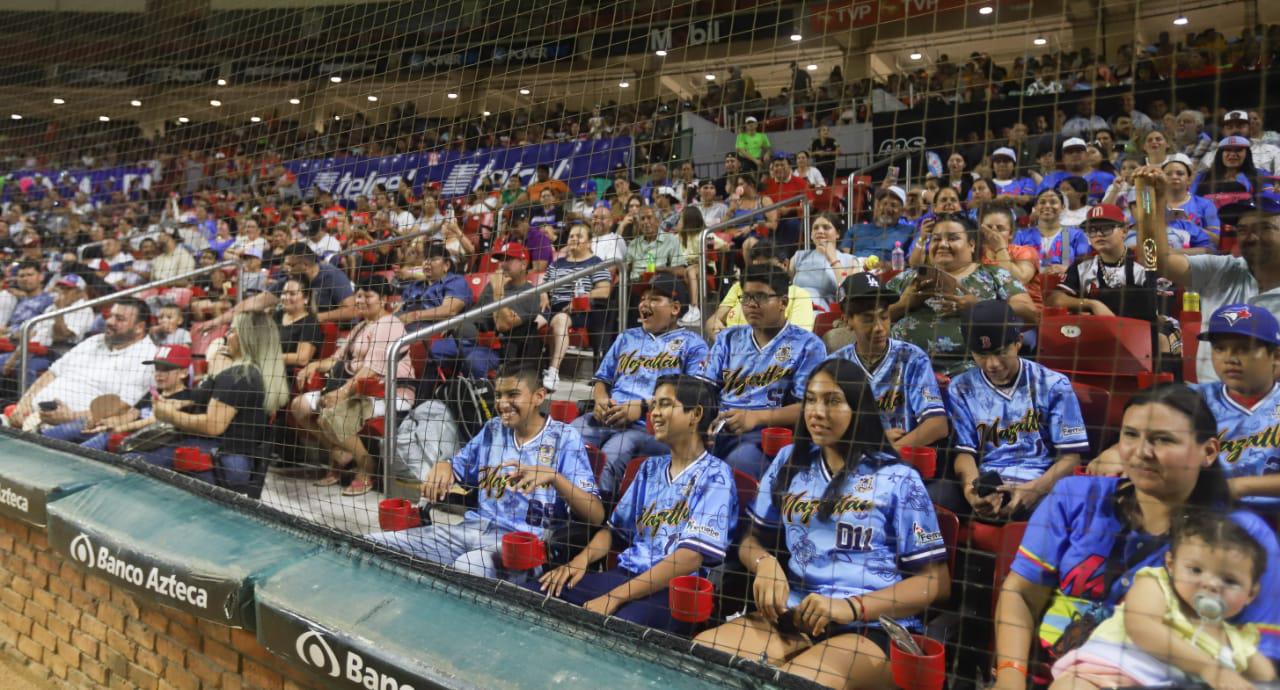 $!Entre fuegos artificiales y un ambiente de fiesta inauguran el Mazatlán Baseball Tournament