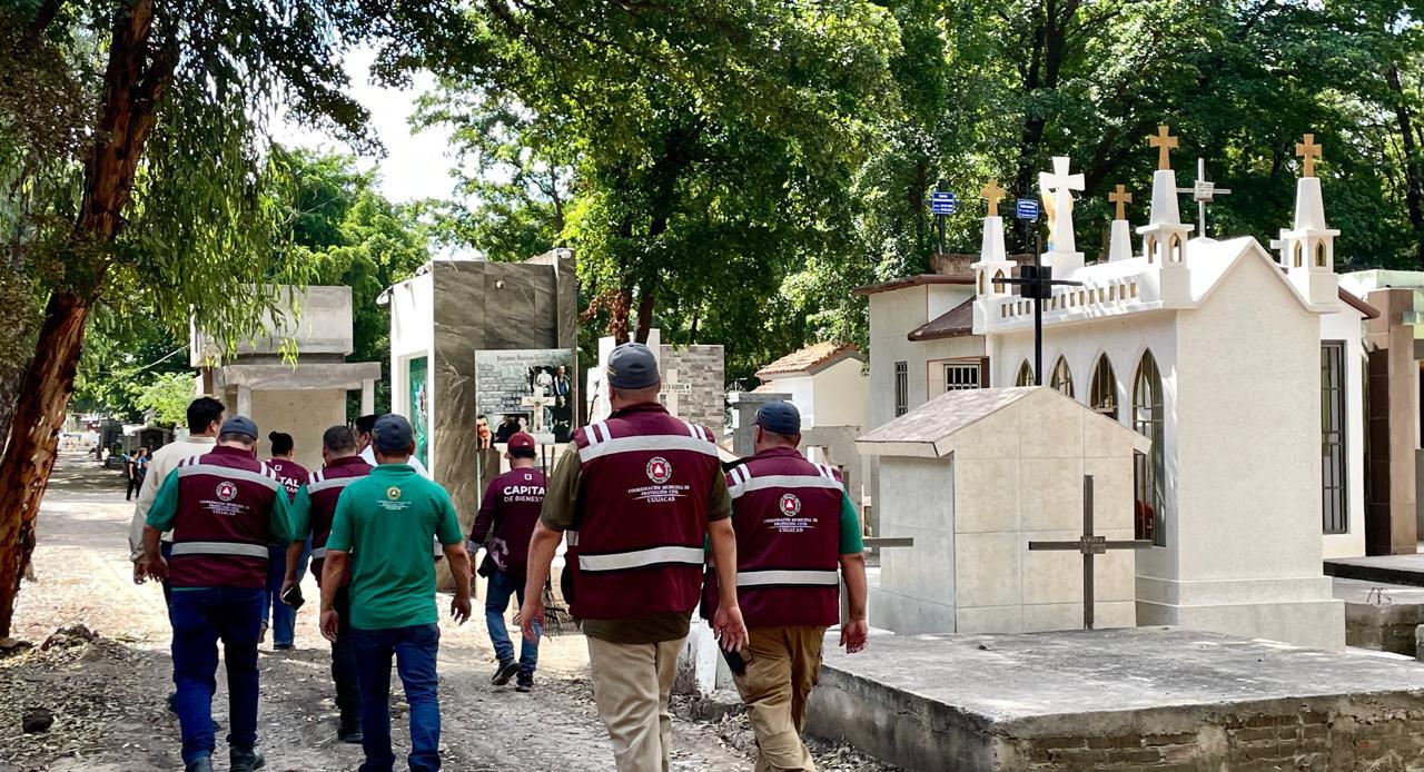$!Por el Día de Muertos, Protección Civil ‘señaliza’ áreas de riesgo en panteones de Culiacán