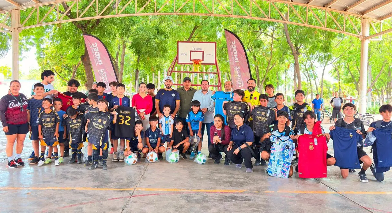 $!Imdec lleva jornada deportiva y torneo de futbol a Aguaruto