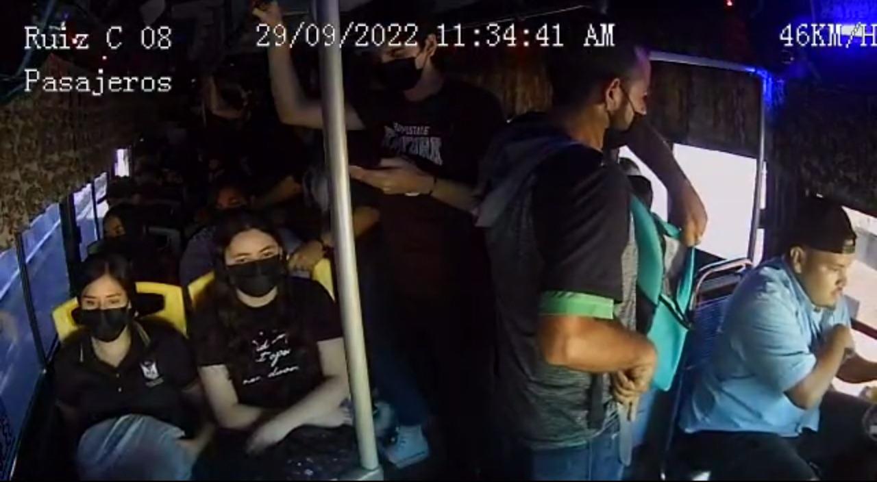 $!Captan en vídeo nuevo asalto de urbano en Culiacán; un sujeto con un cuchillo amagó al chofer