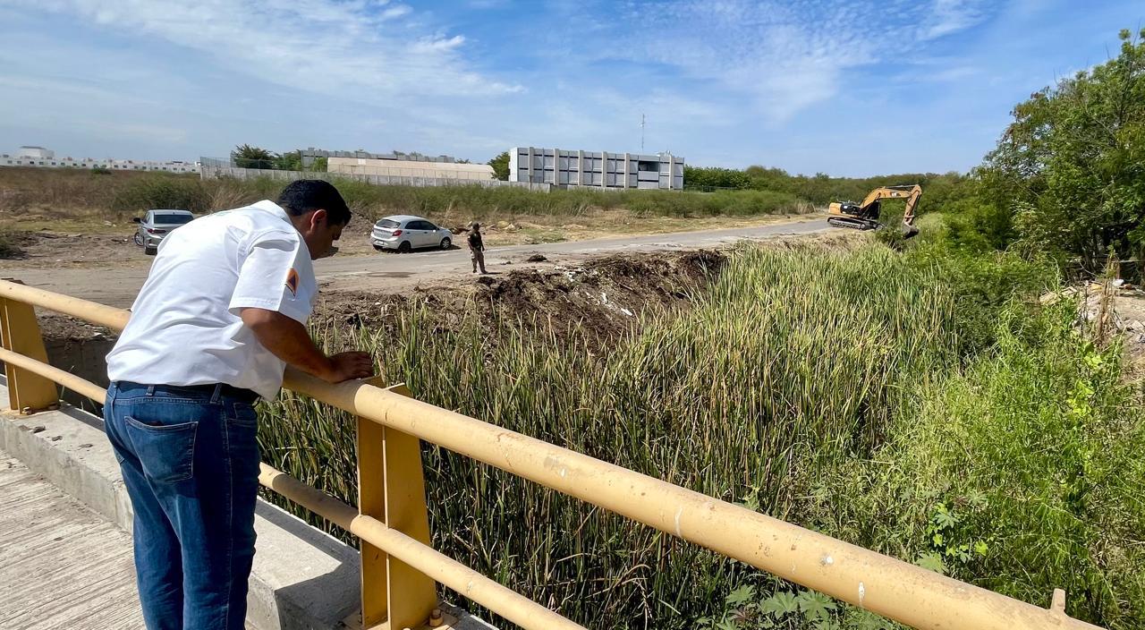 $!Realizan limpieza de arroyos, canales y drenes en Culiacán ante temporada de lluvias