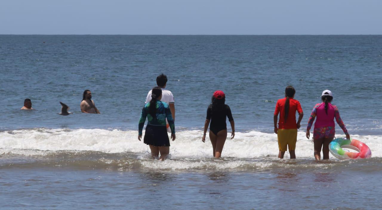 $!Continúa afluencia de visitantes en zona turística de Mazatlán