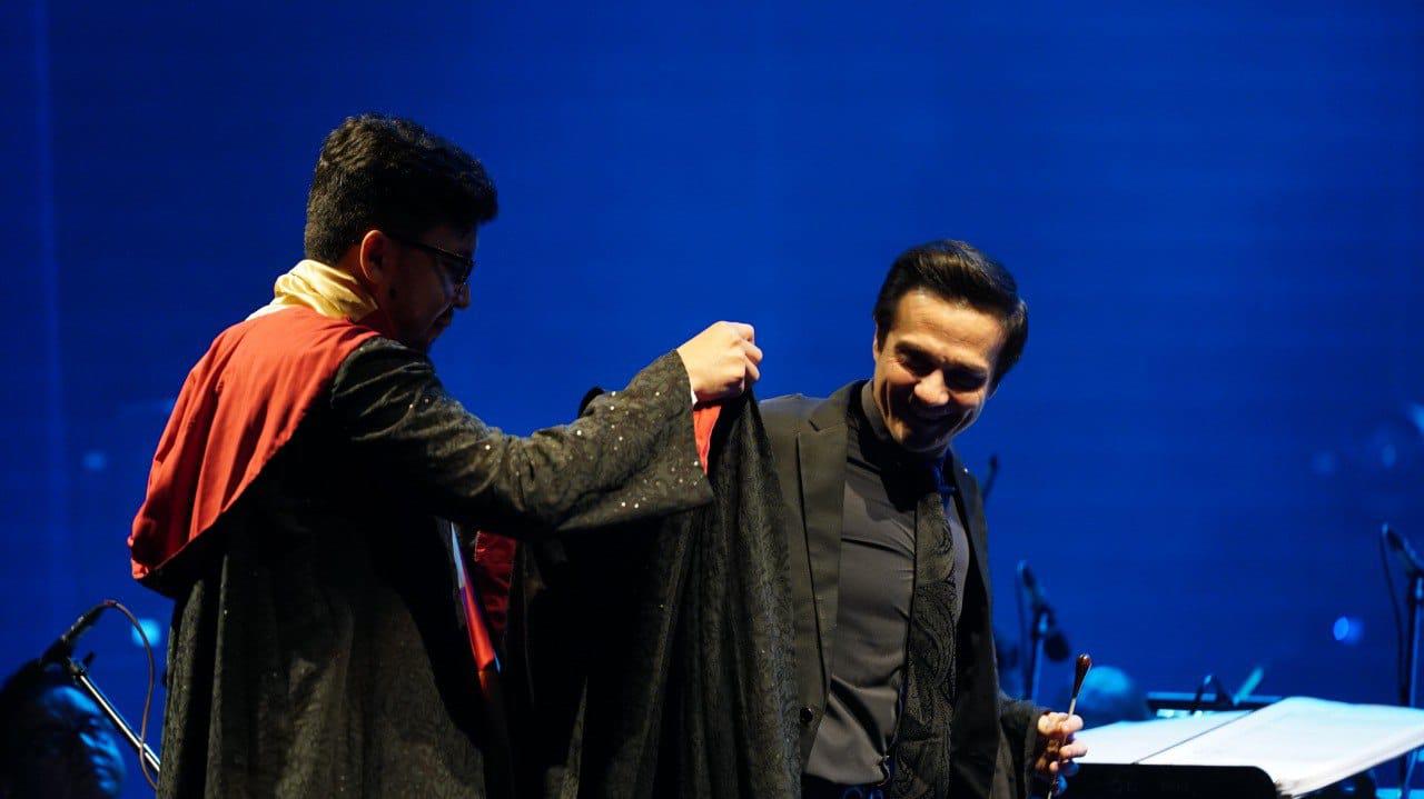 $!Sergio Freeman fue el director invitado para dirigir la osquesta.