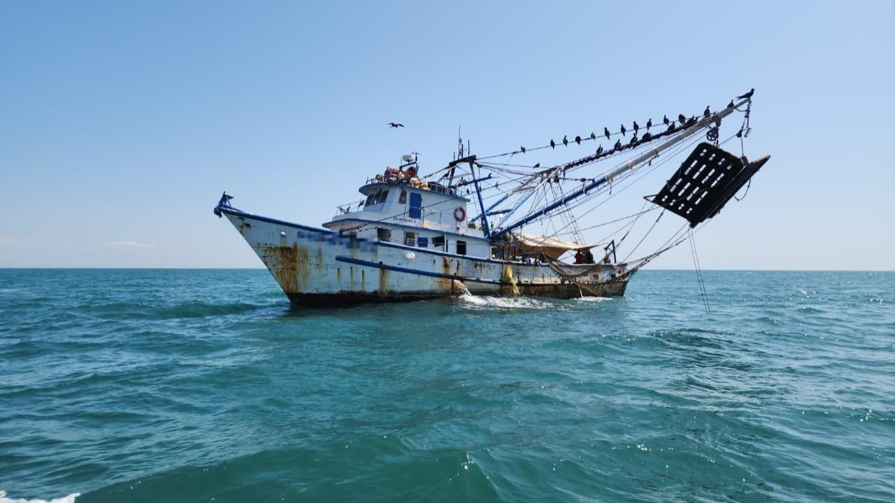 $!Auxilia Marina a tripulante de embarcación en Mazatlán