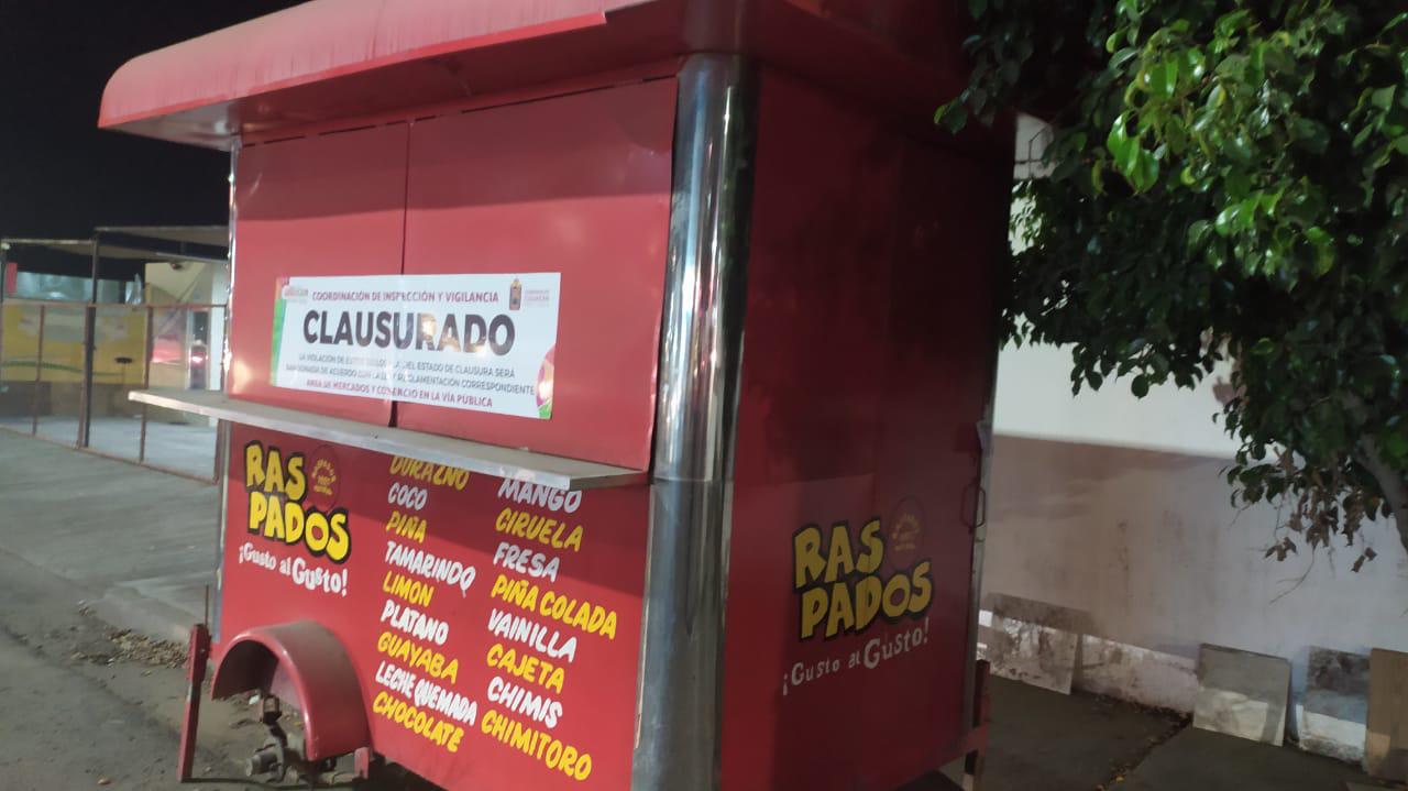 $!Retira Gobierno de Culiacán 63 remolques de vendedores ambulantes