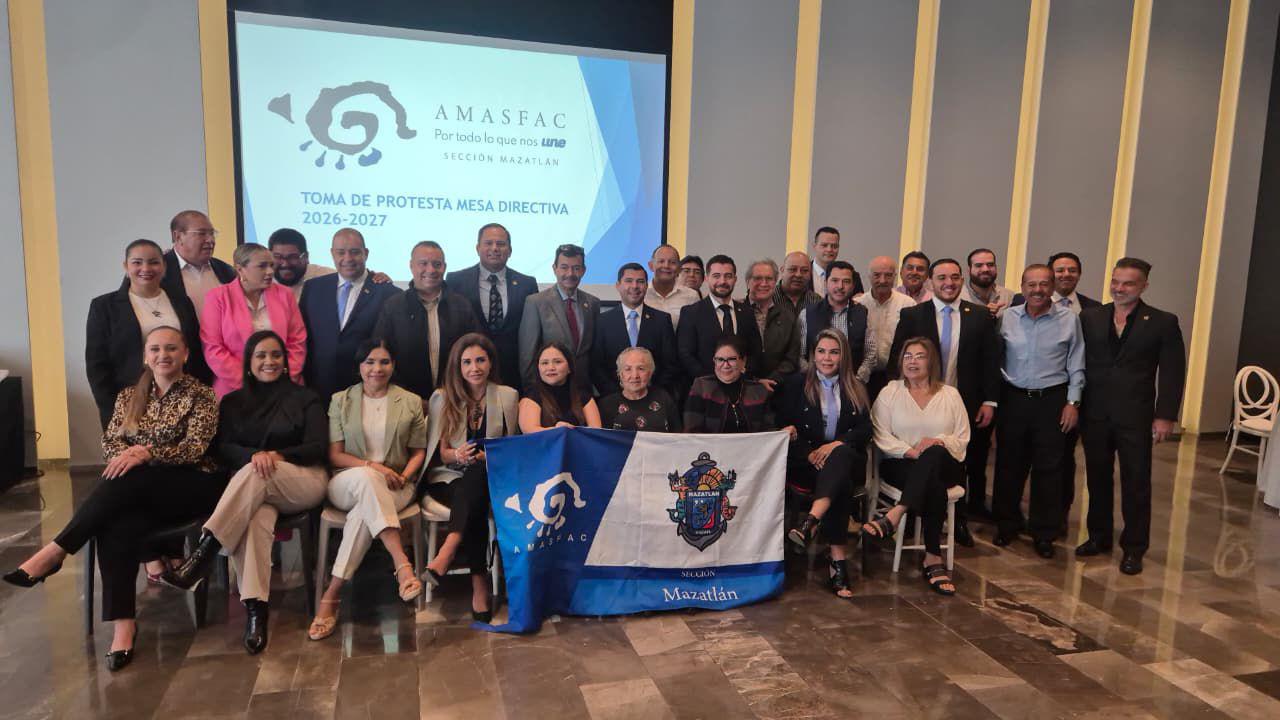 $!Integrantes de AMASFAC Mazatlán convivieron tras el acto protocolario.