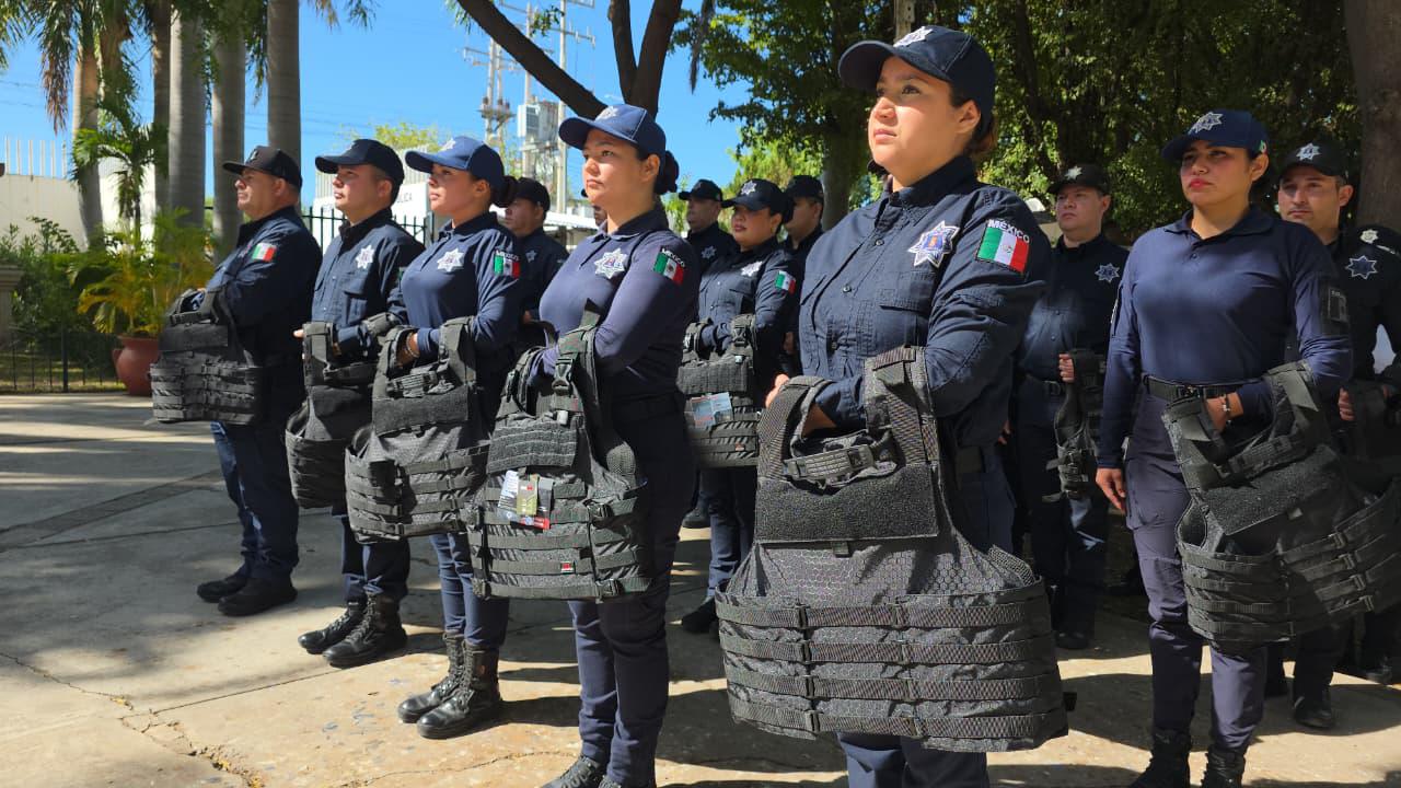 $!Policías de Culiacán reciben nuevos chalecos balísticos