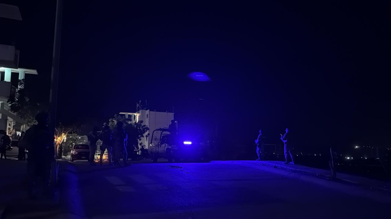 $!Atacan a balazos a una persona en Alturas del Sur, en Culiacán