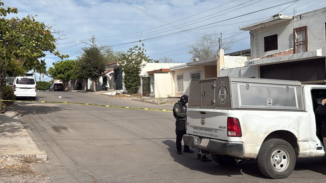 $!Hieren de bala a un hombre en la Rubén Jaramillo, en Culiacán; dejan cerdito de peluche en la escena