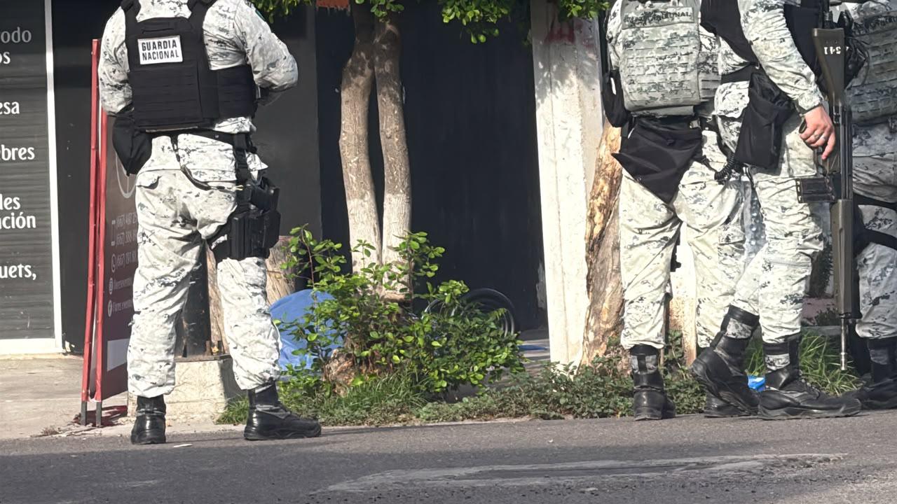 $!Asesinan a balazos a una mujer frente a una florería en la colonia Tierra Blanca, en Culiacán