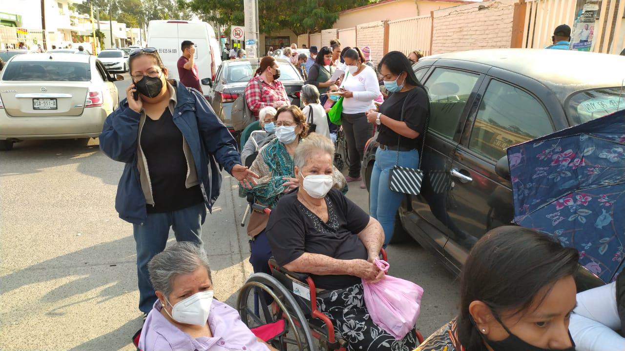 $!Llenos, los centros de vacunación contra el Covid-19 en Mazatlán