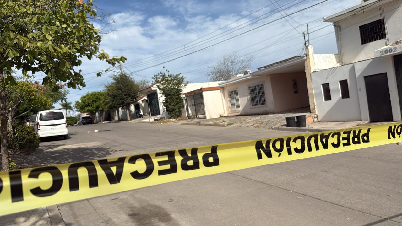$!Hieren de bala a un hombre en la Rubén Jaramillo, en Culiacán; dejan cerdito de peluche en la escena