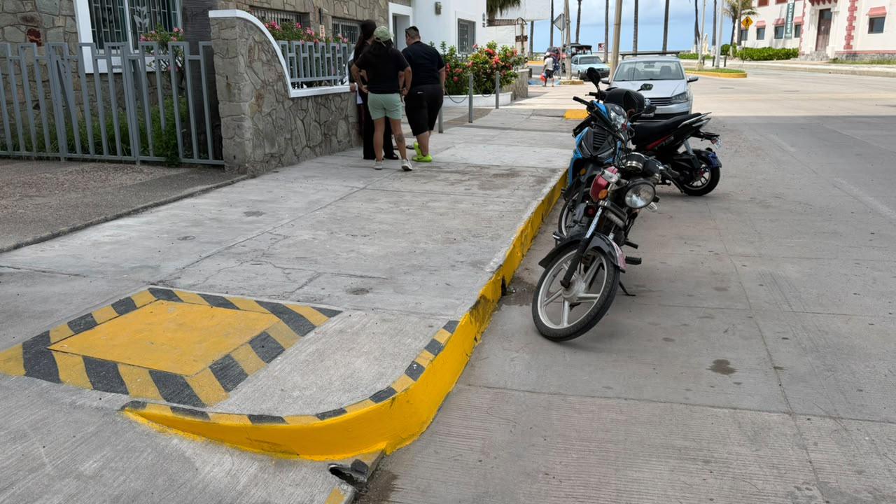 $!Comerciantes de Playa Pinitos anuncian protesta contra reducción de espacios para estacionarse