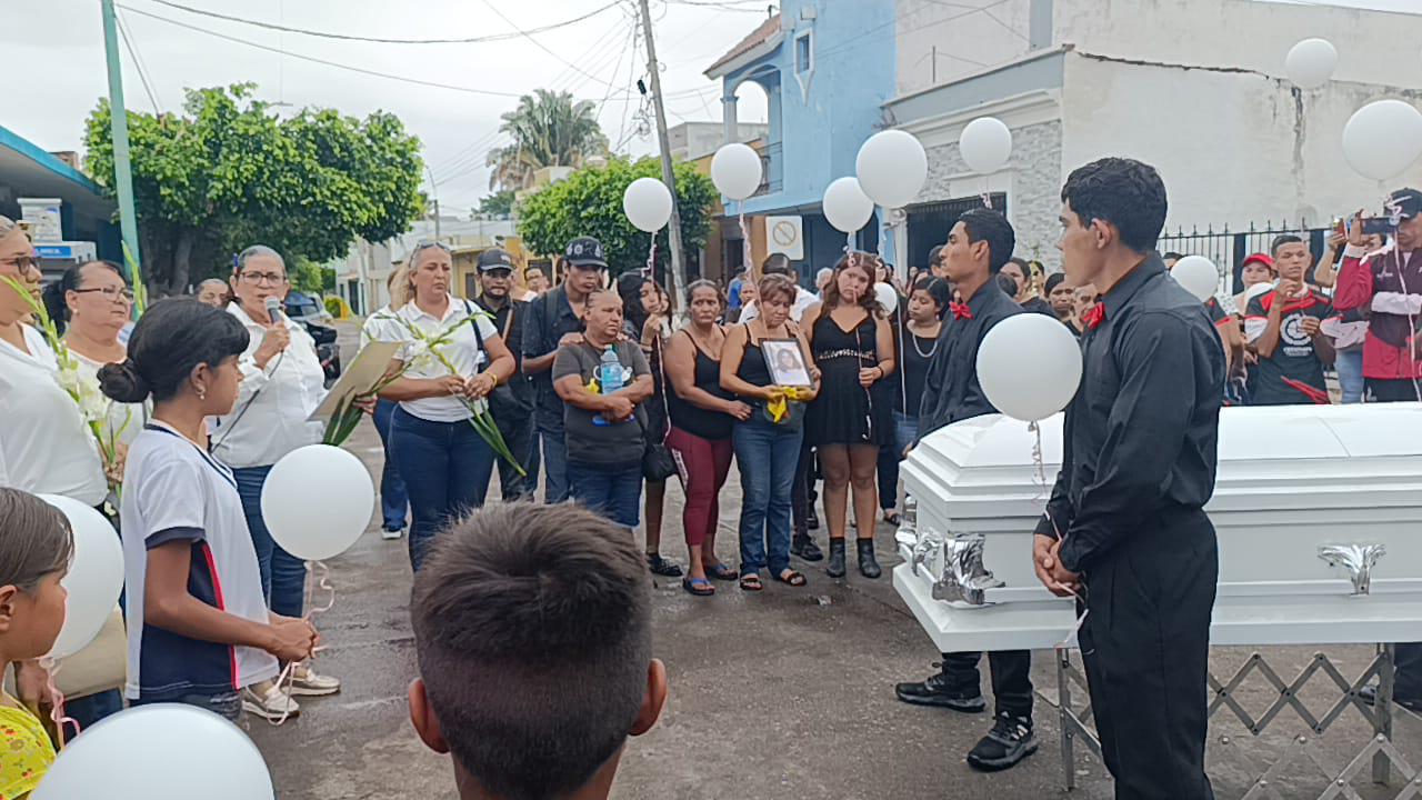 $!‘Hoy a ti, Grecia, te hemos fallado’, expresan en homenaje a la menor asesinada en Escuinapa
