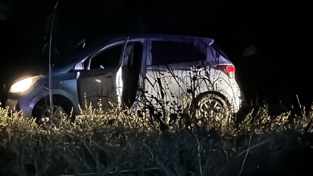 $!Persecución armada deja una pareja herida de bala debajo de un puente, en Culiacán