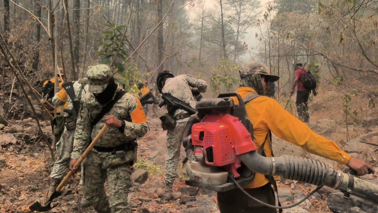 $!Combaten incendio forestal en la sierra de Concordia tras llamado ciudadano