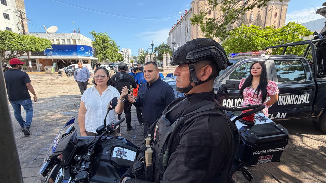 $!Refuerzan seguridad en Mazatlán con 19 millones de pesos en patrullas y uniformes