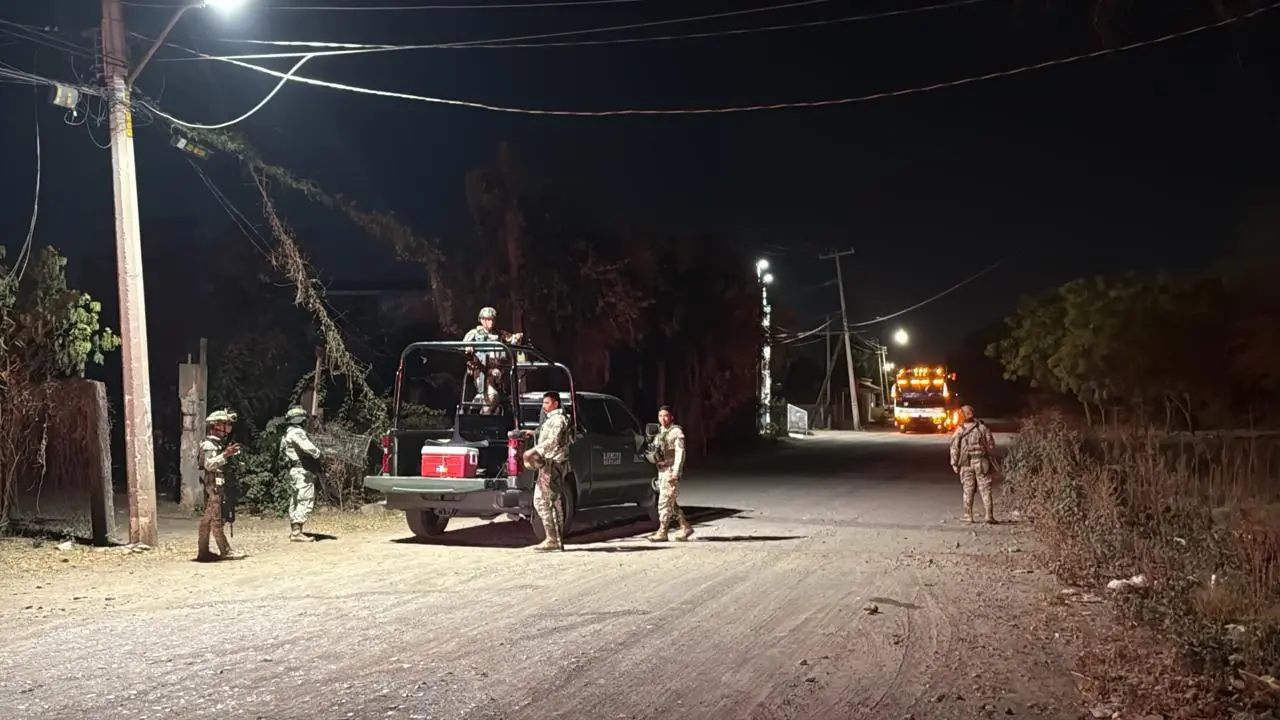 $!Incendio consume vivienda de lámina en la colonia Juntas del Humaya, en Culiacán