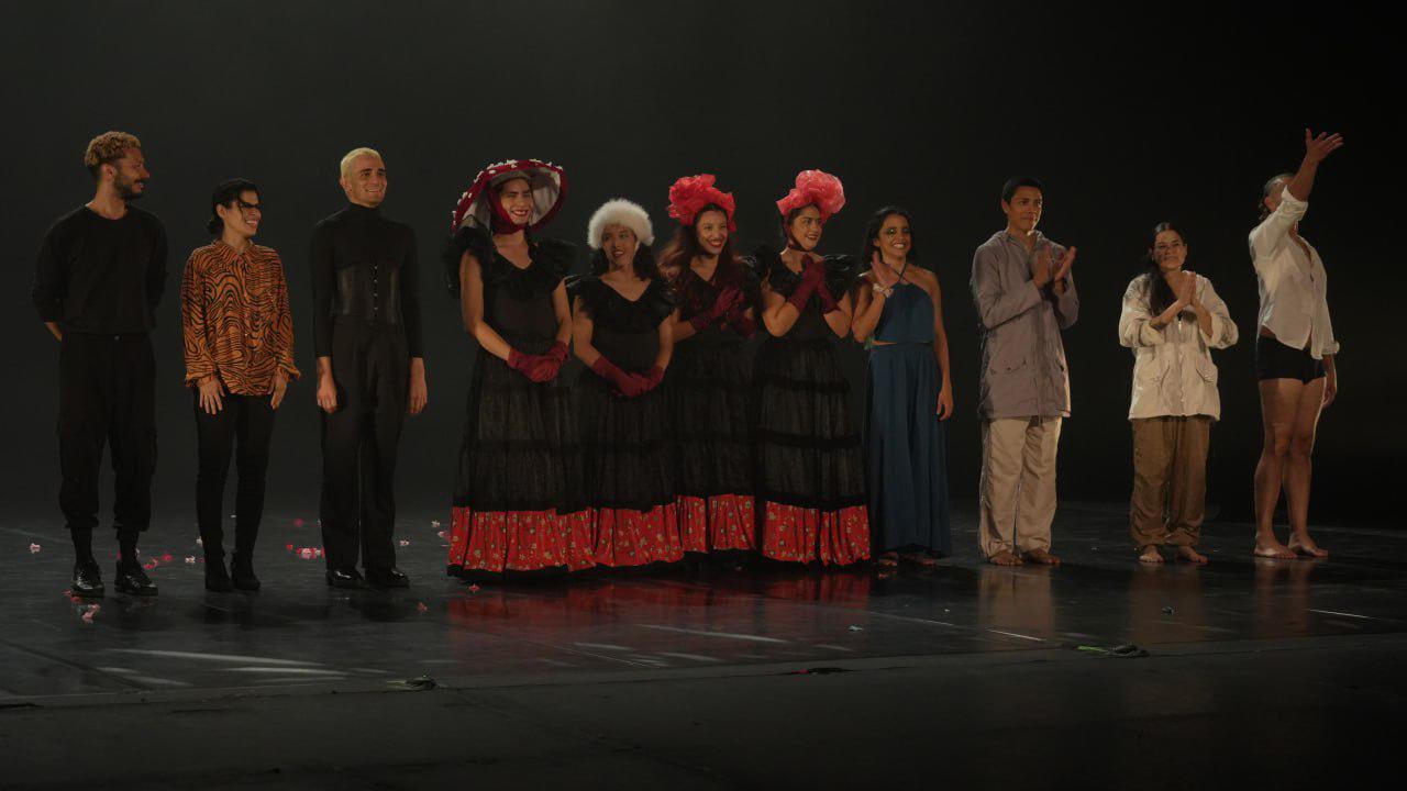$!Arrancan ovaciones egresados de la Escuela Profesional de Danza de Mazatlán