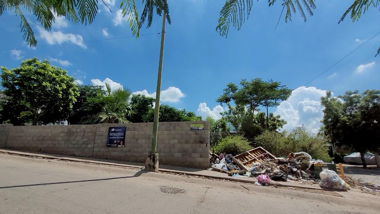 $!Los niños de Alturas del Sur no pueden salir al parque porque no hay luz en las noches