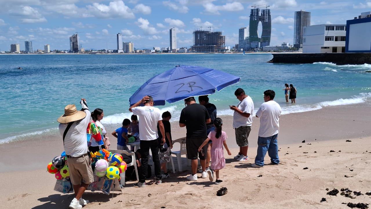 $!Carpa Olivera permanece cerrada por fuerte oleaje y riesgo de accidente, advierte Escuadrón Acuático