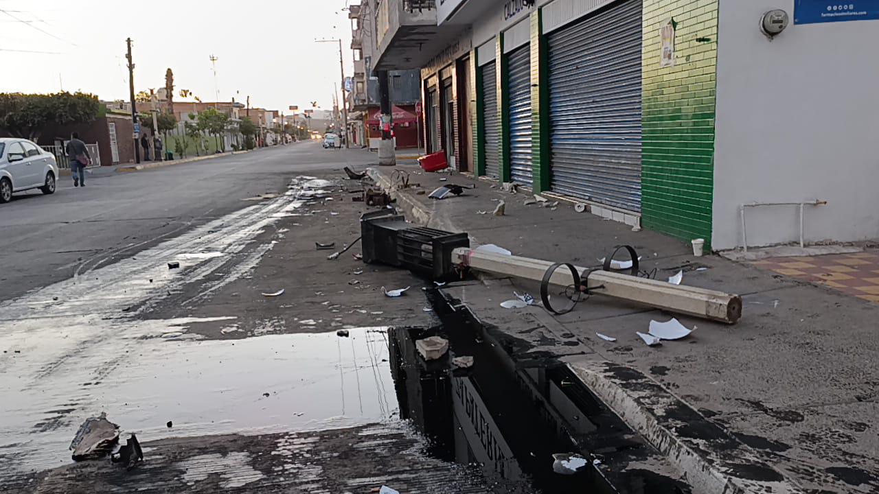 $!Choque en la cabecera municipal de Escuinapa deja dos elementos de la Marina lesionados