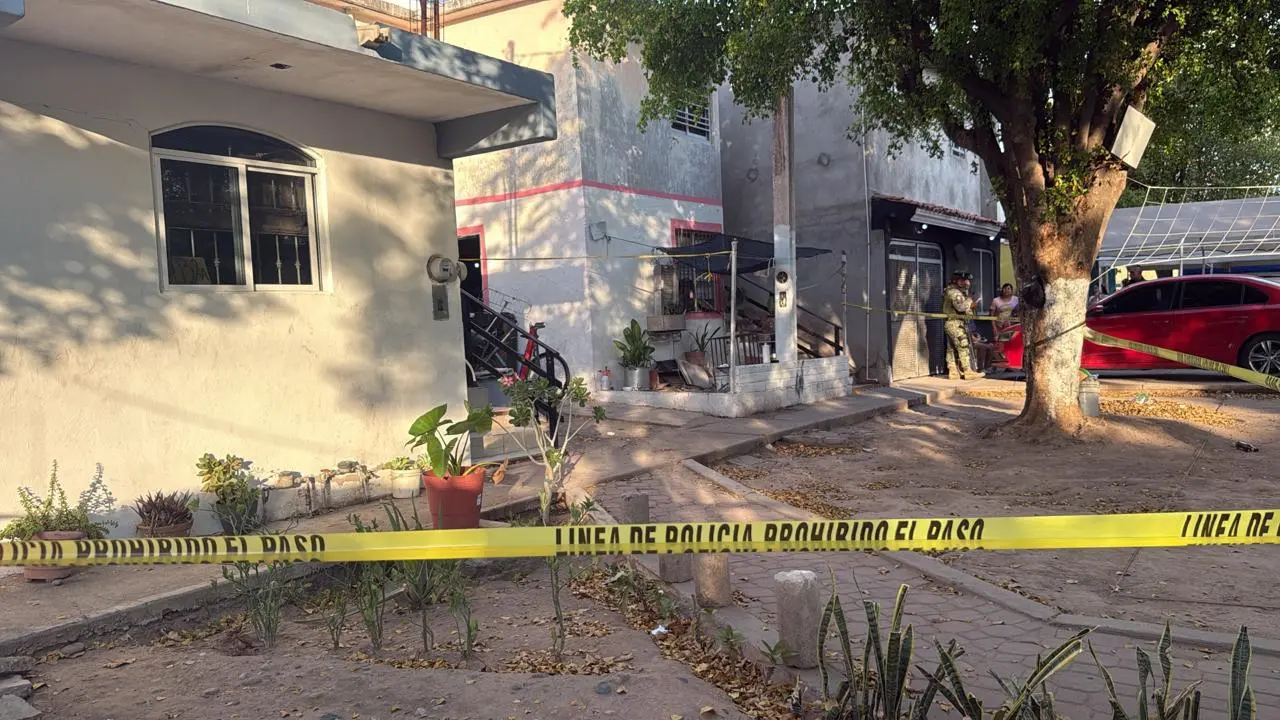 $!Ataque armado deja 3 asesinados en vivienda de Culiacán, entre ellos madre e hijo
