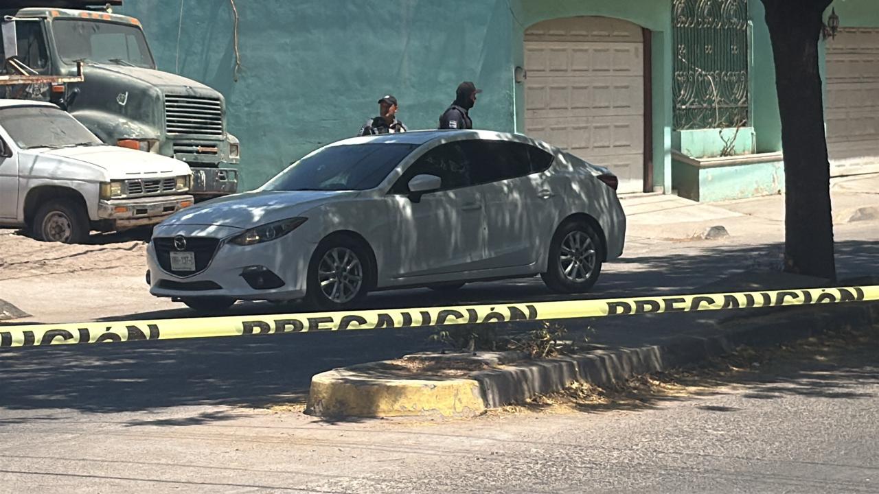 $!Asesinan a balazos a conductor en la colonia Pedregal del Humaya, en Culiacán