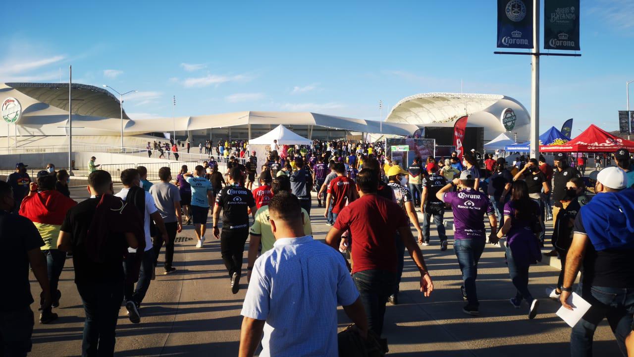 $!Juego entre el América y el Mazatlán FC ‘desquicia’ la zona del Kraken con miles de aficionados