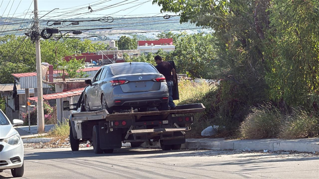 $!Aseguran dos vehículos tras cateo a domicilio de la colonia 22 de Diciembre, en Culiacán