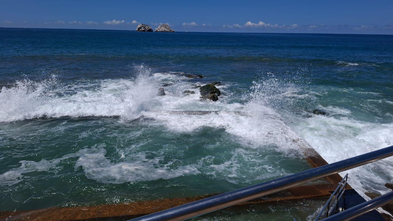 $!Carpa Olivera permanece cerrada por fuerte oleaje y riesgo de accidente, advierte Escuadrón Acuático