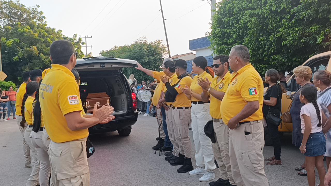 $!Reconocen compañeros de PC labor de Jesús Francisco; lo despiden entre aplausos y pase de lista