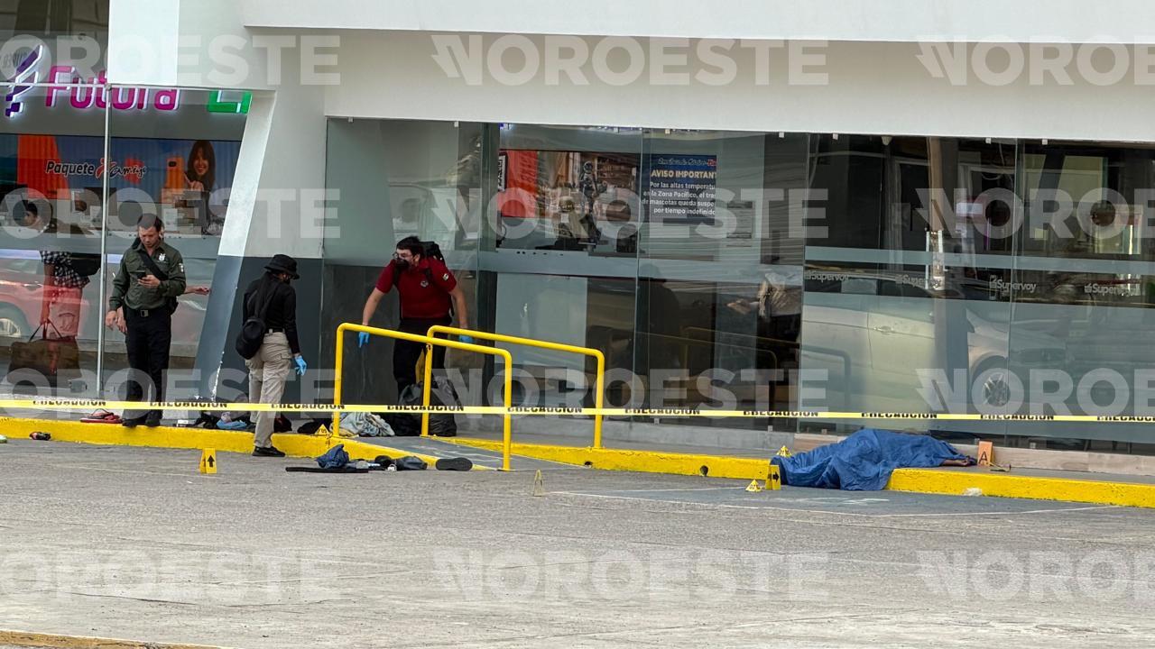 $!Ataque armado en la Central de Autobuses de Mazatlán deja un muerto y un herido